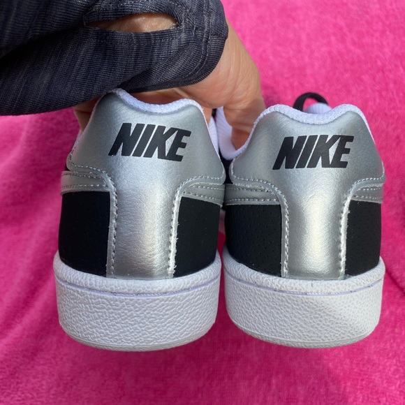 ⚡️ NWOT WOMENS NIKE SHOES ⚡️ - Picture 2 of 8